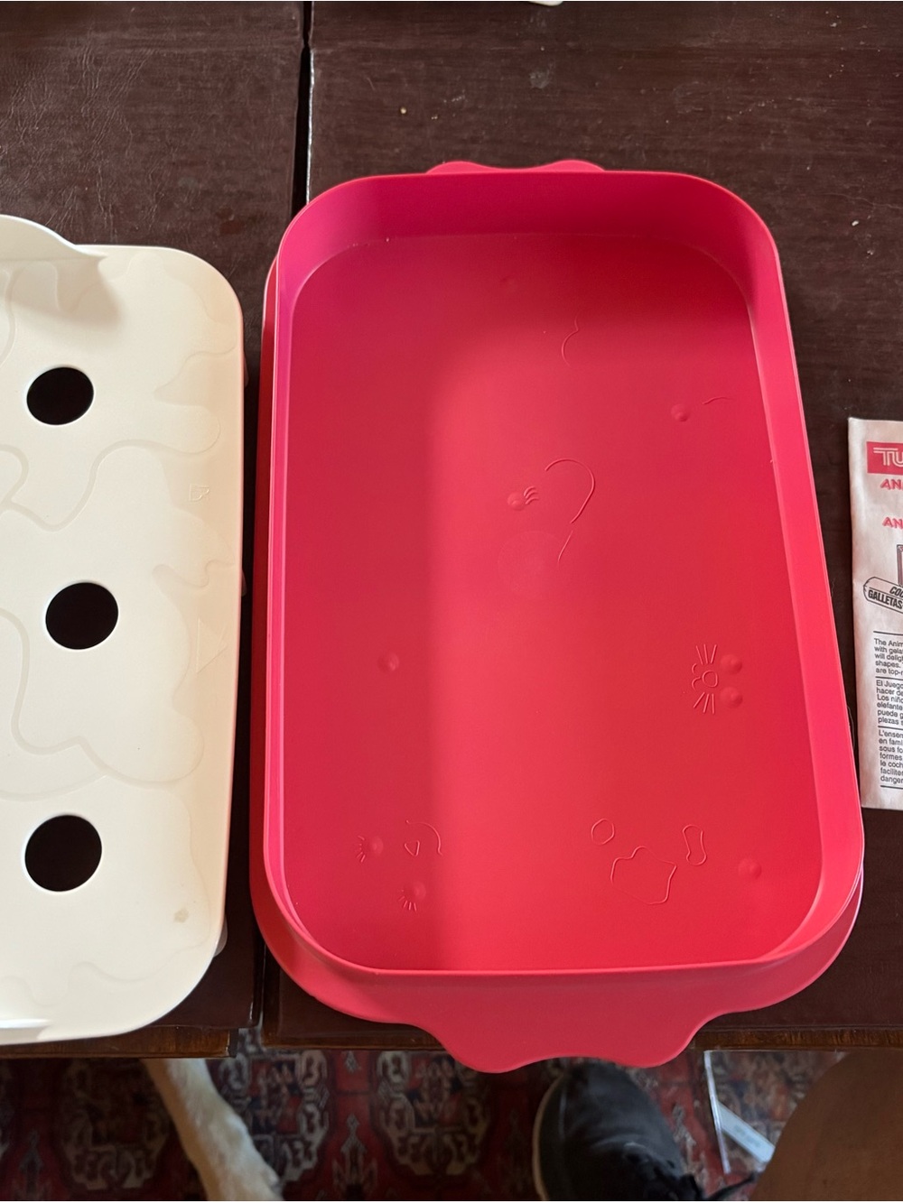 NWOT Tupperware vintage pink and white Animal Wigglers set instructions included
